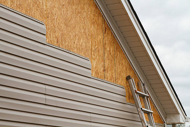 Professional Emergency Siding Repair technician working in Independence, KY